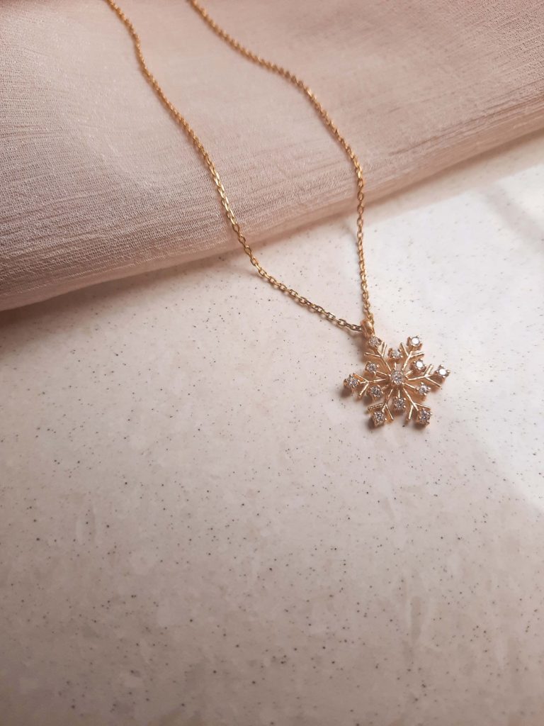 SNOWFLAKE PENDANT