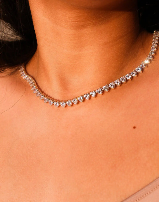AMORA NECKLACE