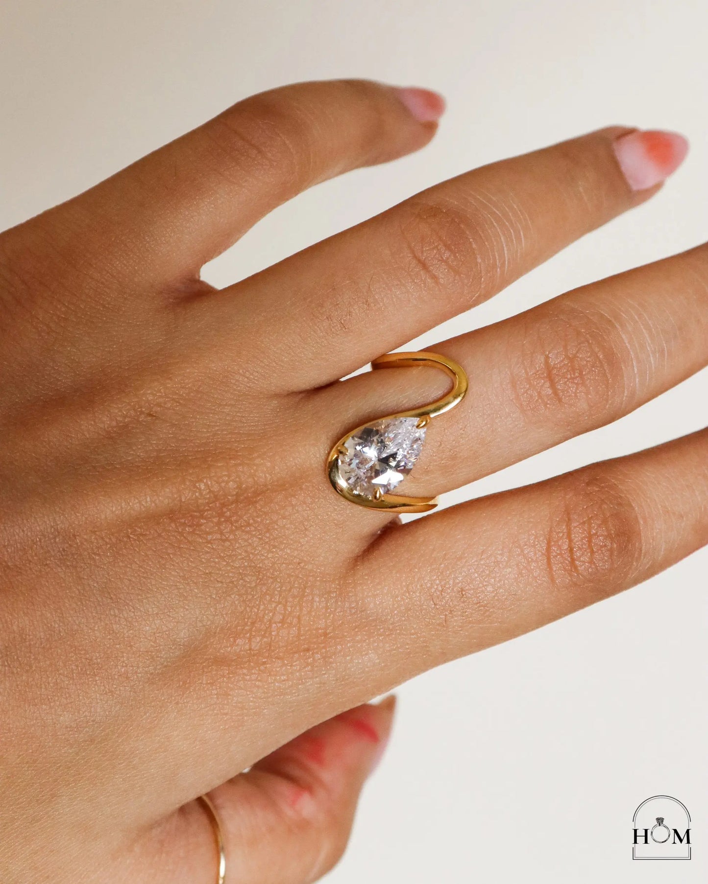 ASTRID RING