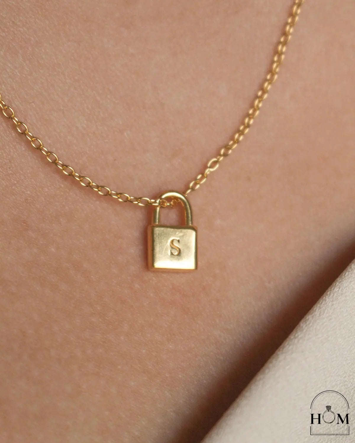 AZRA PENDANT