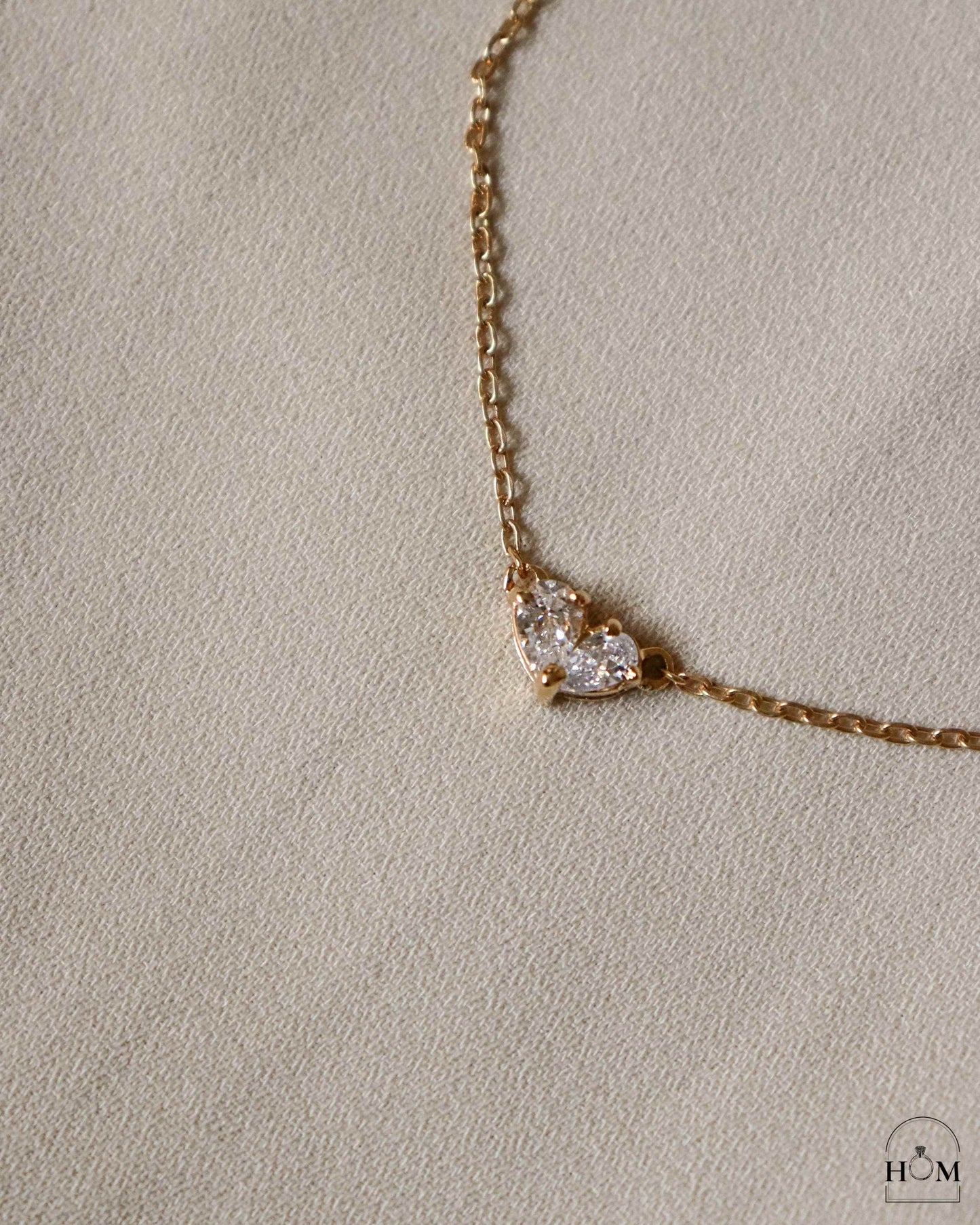DAHLIA PEAR-DIAMOND PENDANT