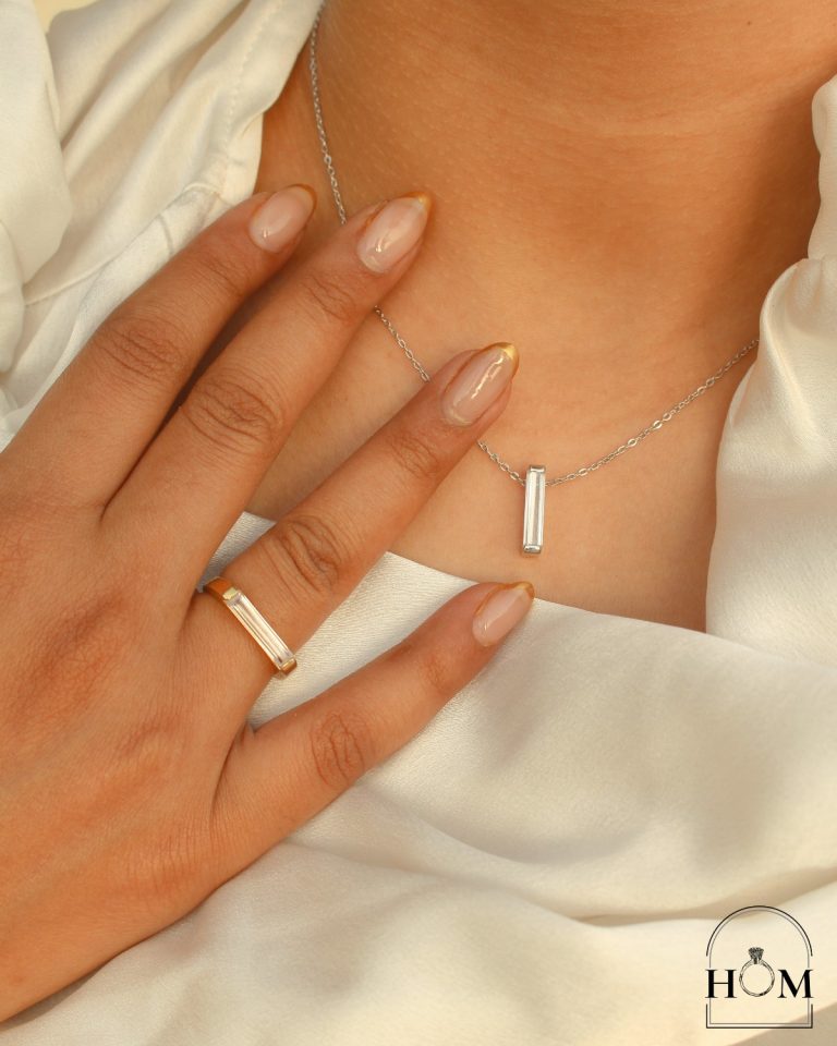 EVE SIGNET PENDANT