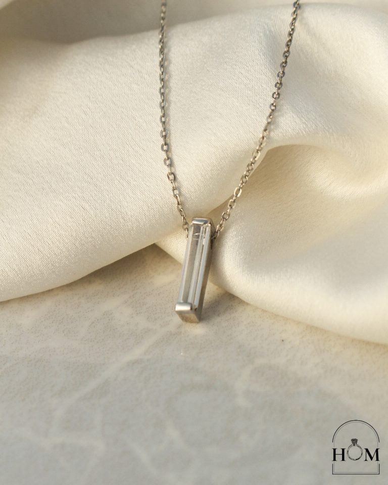 EVE SIGNET PENDANT