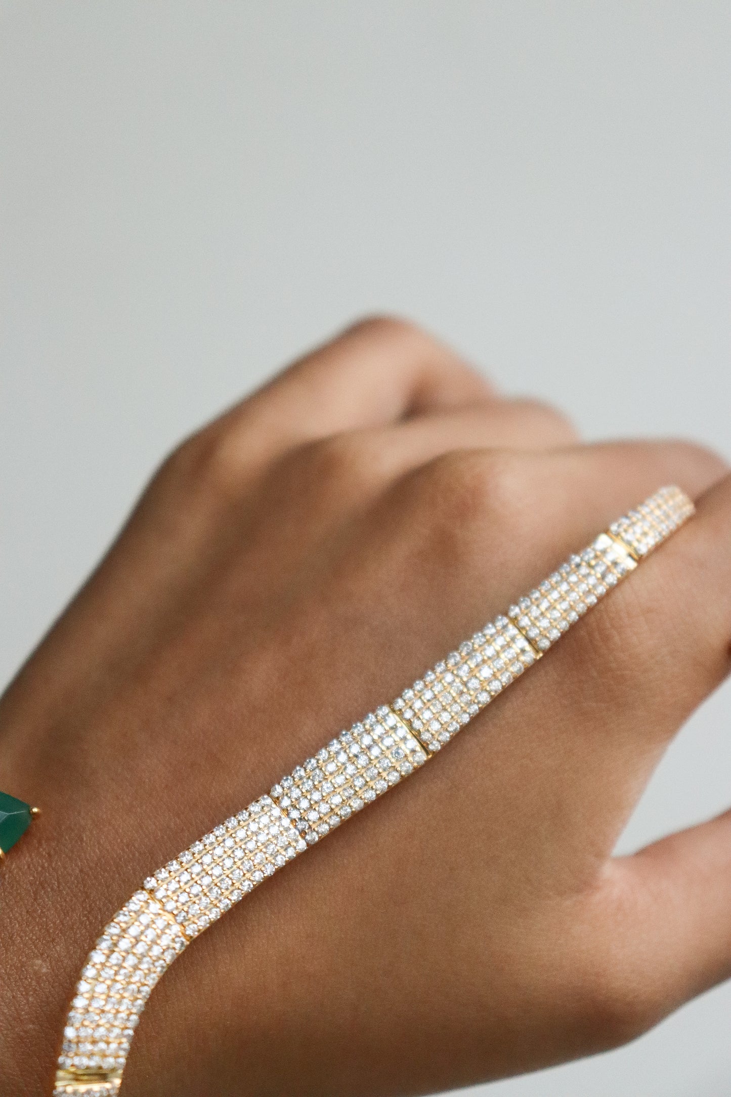 VELOURA HAND BRACELET