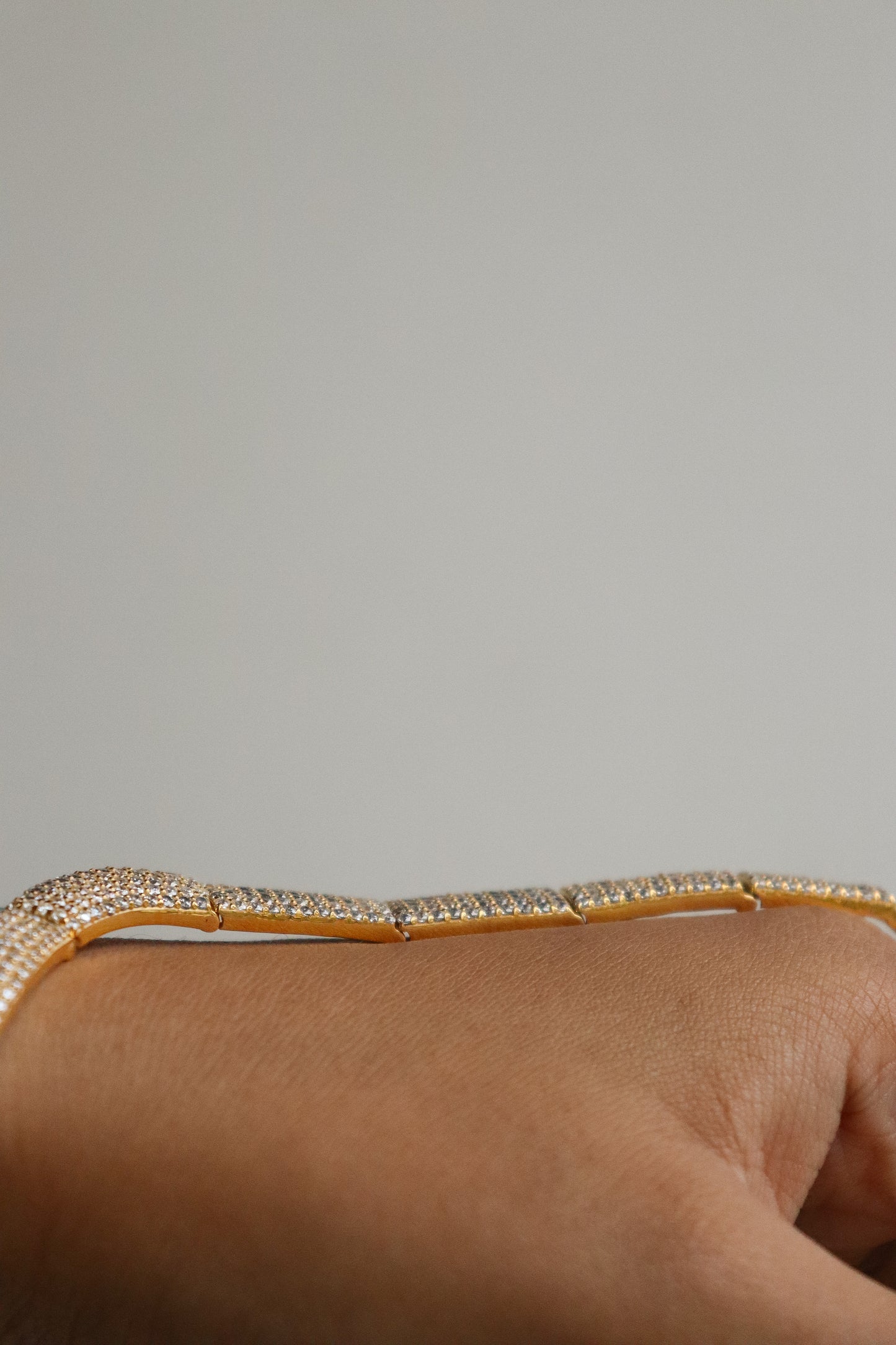 VELOURA HAND BRACELET