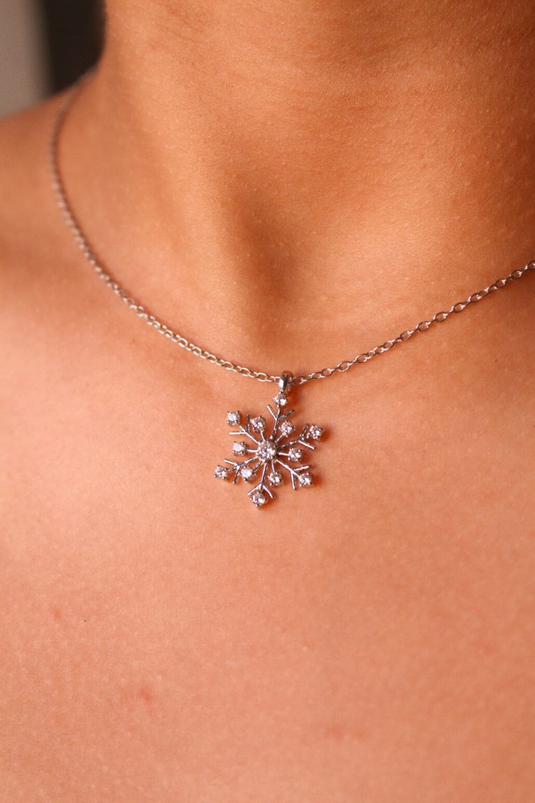SNOWFLAKE PENDANT