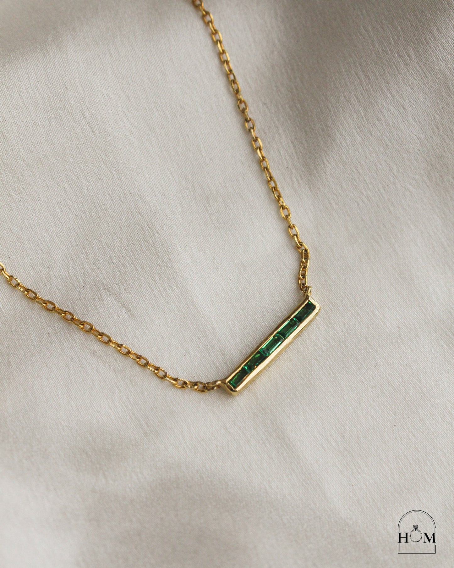 IVERNIA BAR PENDANT