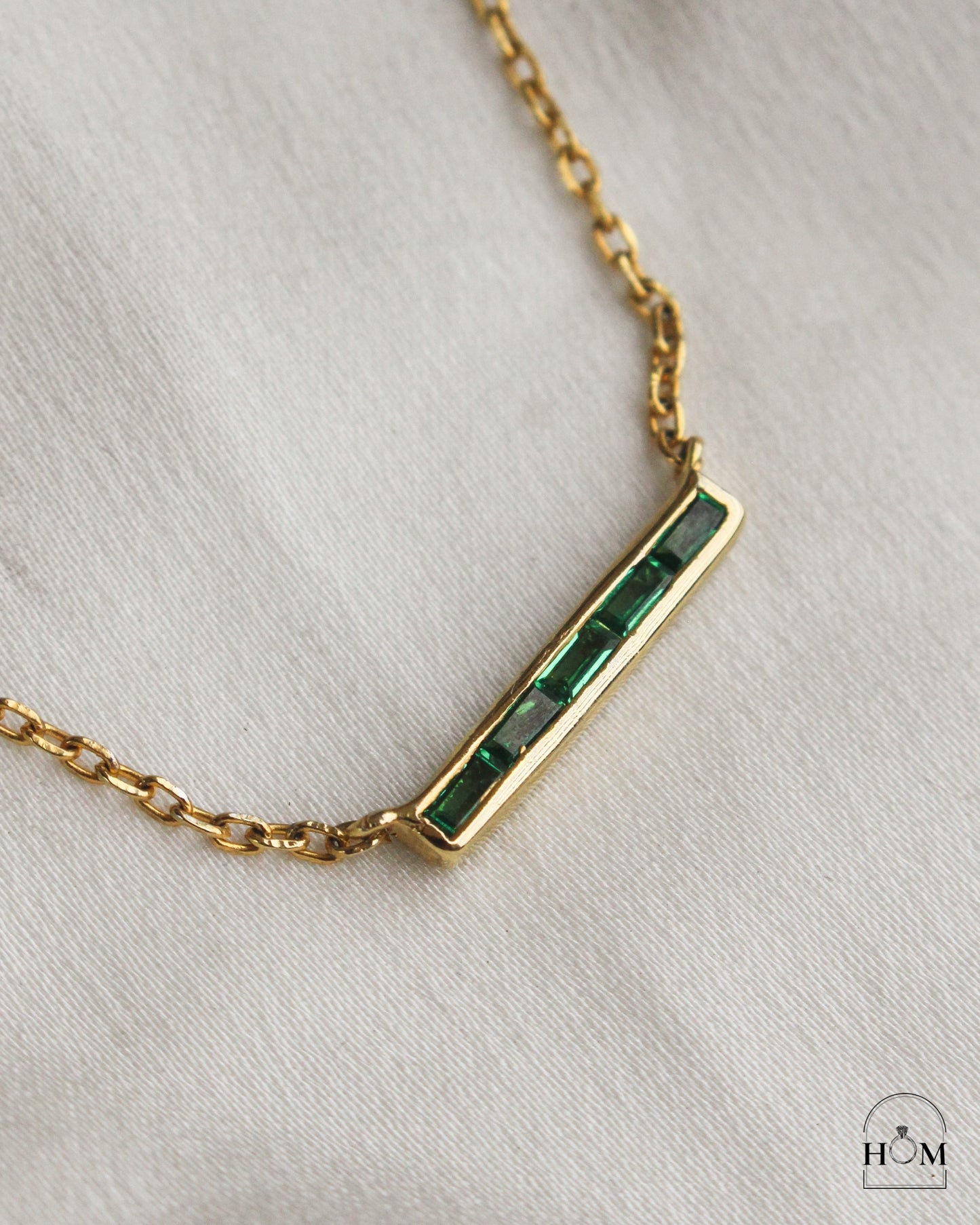IVERNIA BAR PENDANT