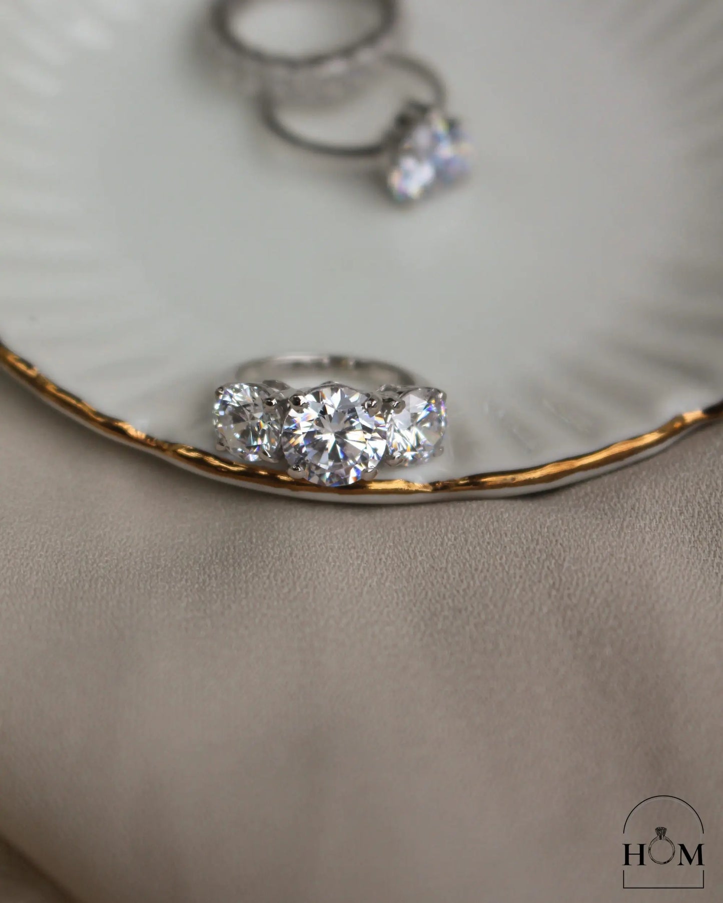 JOSEPHINE (TRI-DIAMOND RING)