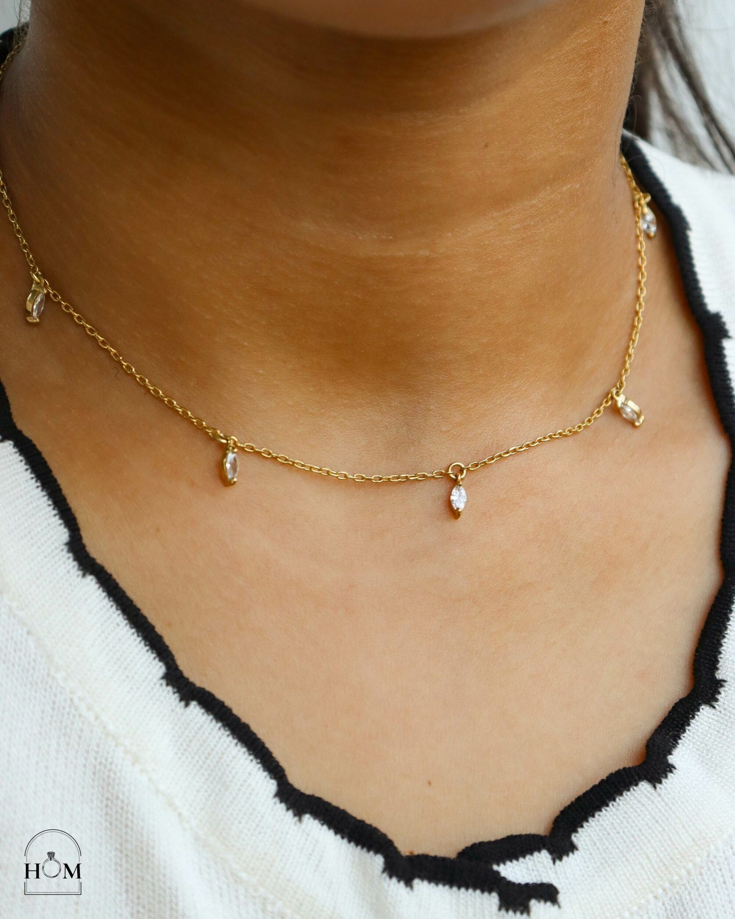 LILY NECKLACE