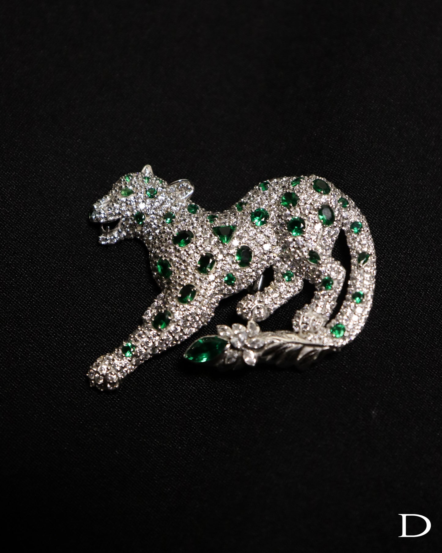 SNOW LEOPARD BROOCH