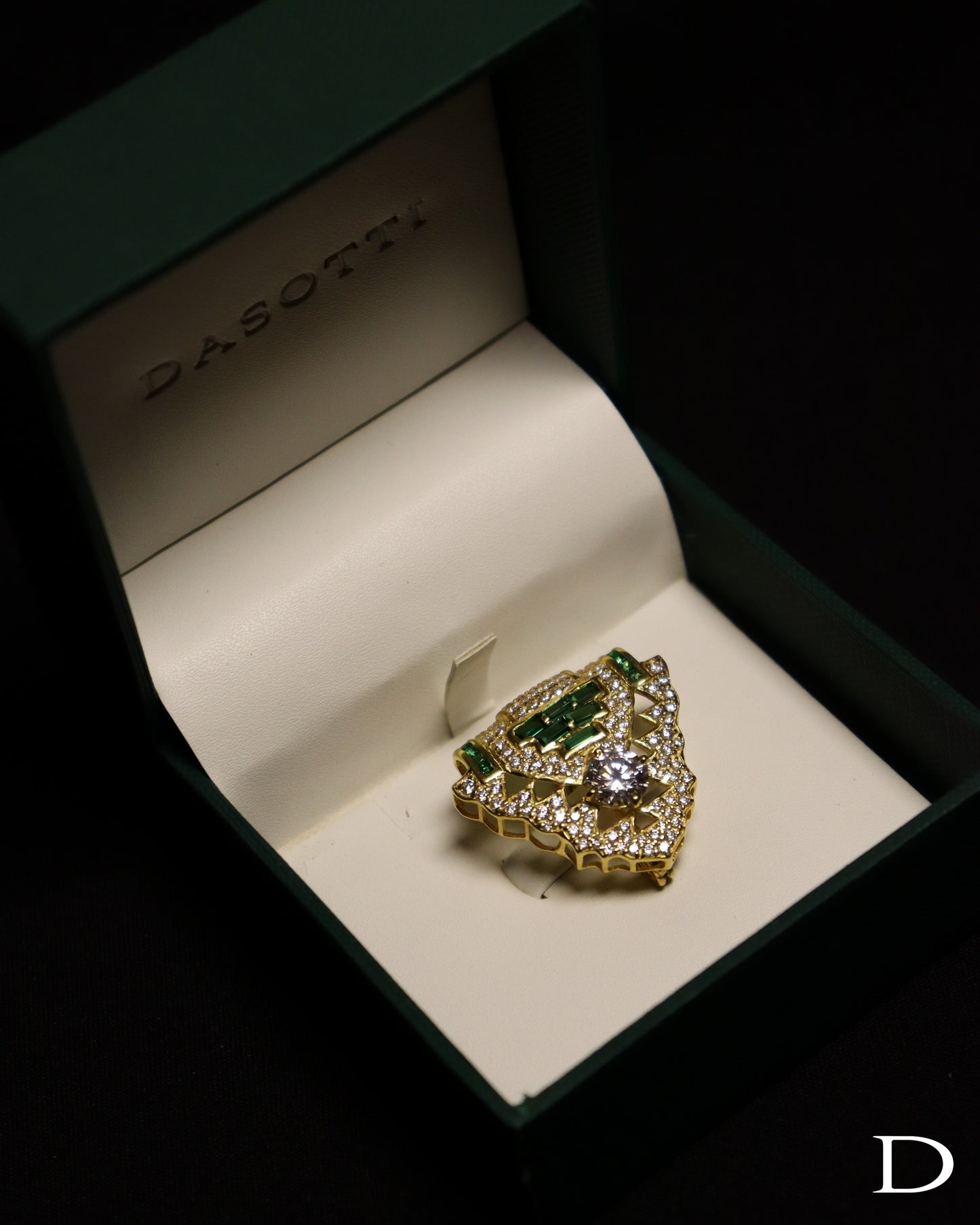 DINE BROOCH