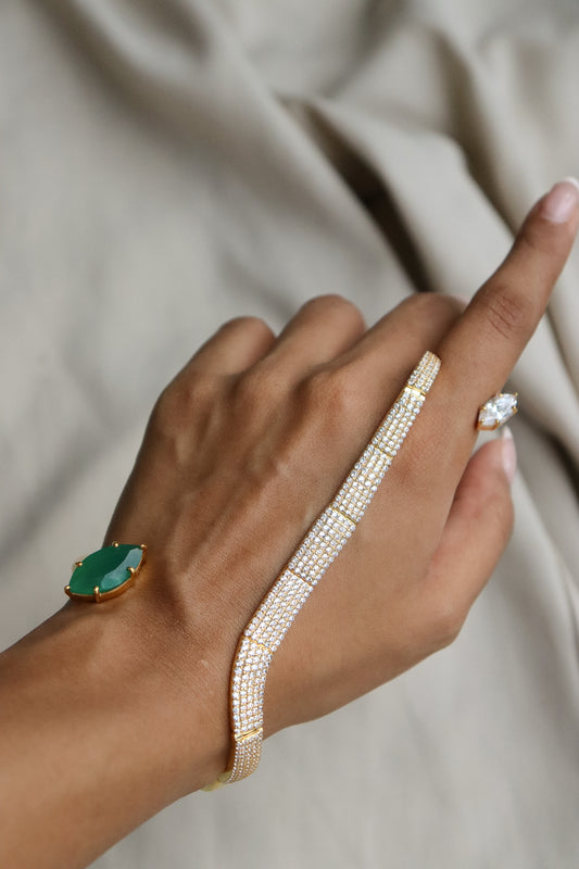 VELOURA HAND BRACELET
